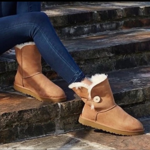 UGG Shoes - UGG🍂🍁Bailey Button II chestnut winter boot 10